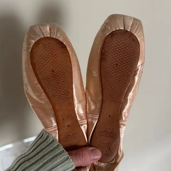 Used Gaynor Minden and Ariel Pink Pointe Shoes - Picture 9 of 11
